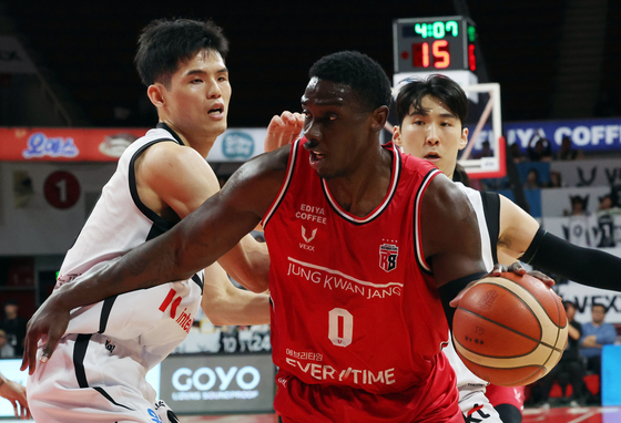 프로농구 정관장, KCC에 91-83 승리…4강 PO 1승1패