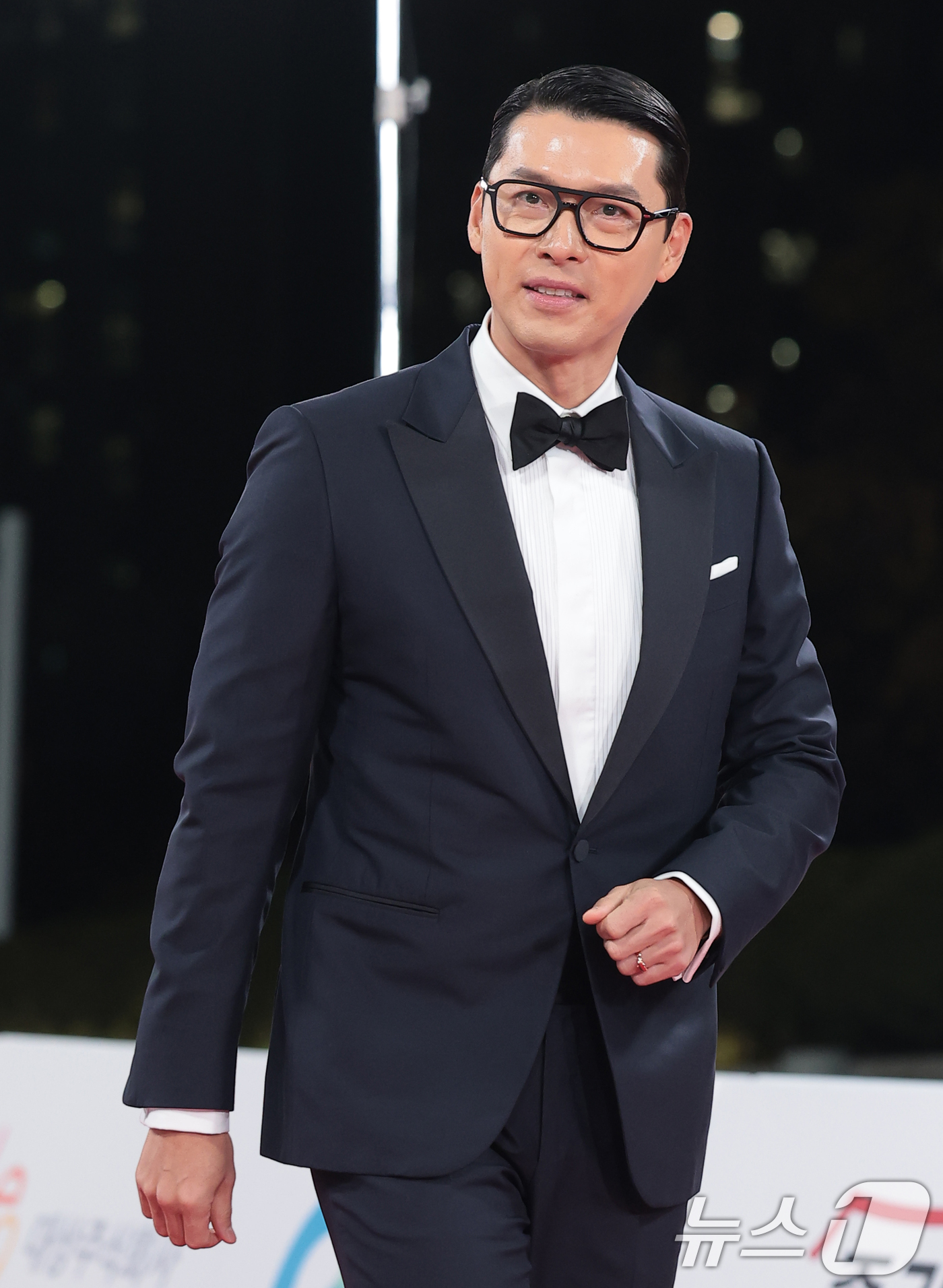 (서울=뉴스1) 권현진 기자 = 배우 현빈이 19일 오후 서울 영등포구 KBS홀에서 열린 제46회 청룡영화상 시상식에 참석해 레드카펫을 밟고 있다. 2025.11.19/뉴스1