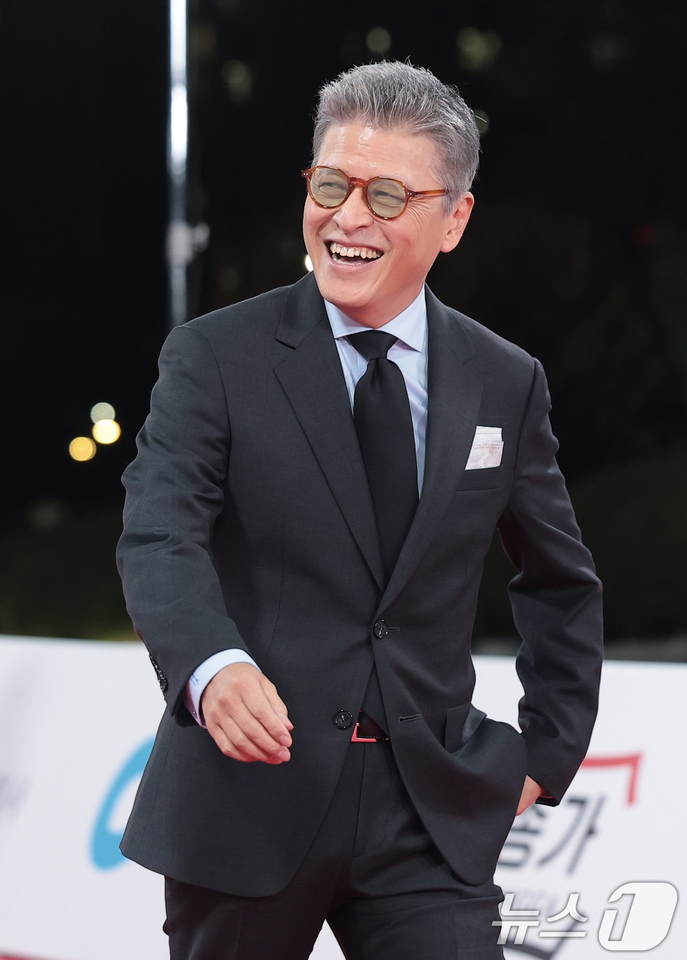 (서울=뉴스1) 권현진 기자 = 배우 권해효가 19일 오후 서울 영등포구 KBS홀에서 열린 제46회 청룡영화상 시상식에 참석해 레드카펫을 밟고 있다. 2025.11.19/뉴스1