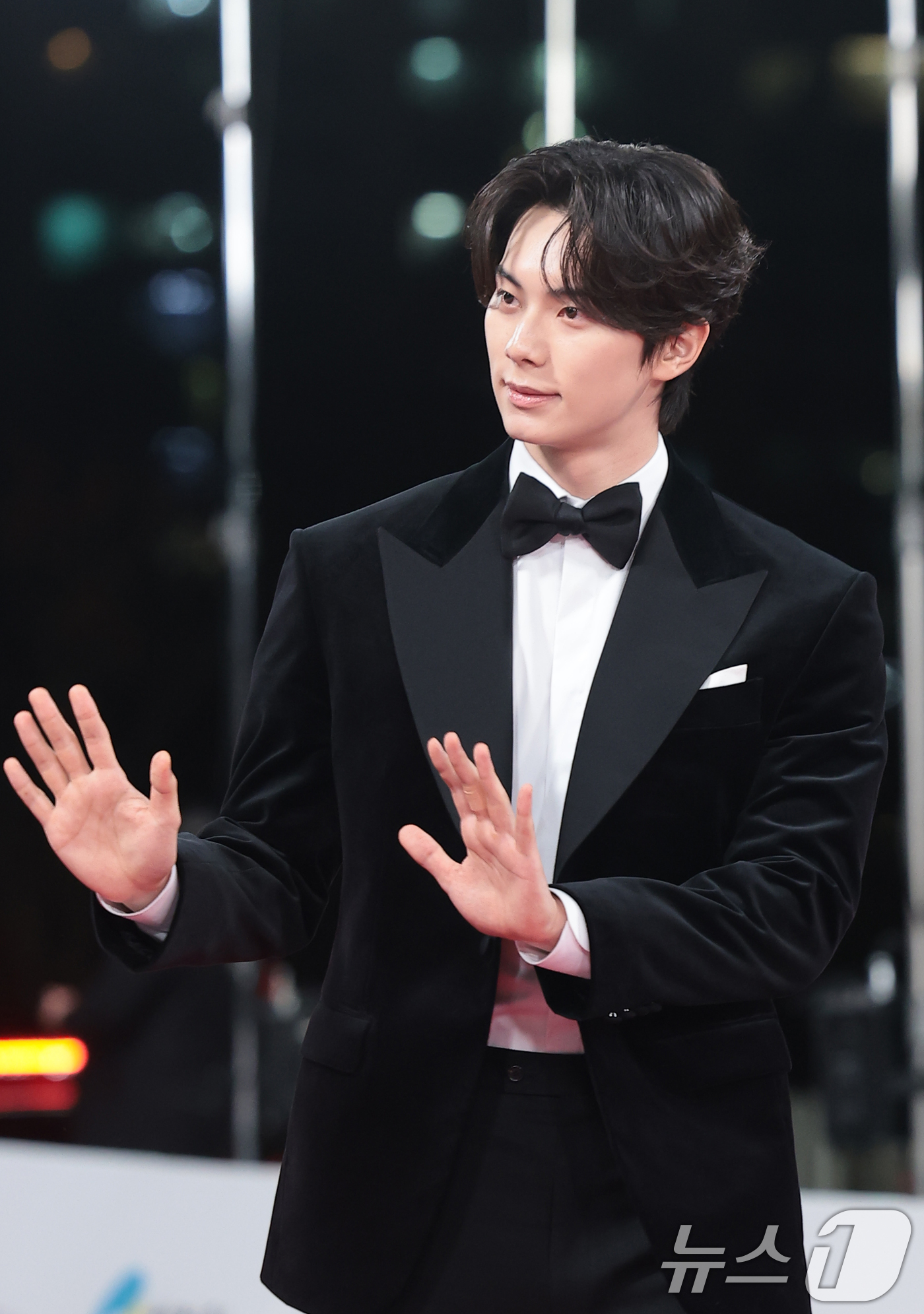 (서울=뉴스1) 권현진 기자 = 배우 이채민이 19일 오후 서울 영등포구 KBS홀에서 열린 제46회 청룡영화상 시상식에 참석해 레드카펫을 밟고 있다. 2025.11.19/뉴스1