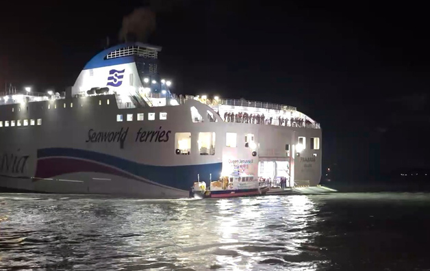 "막을 수 있었다"…'무인도 좌초' 여객선 운항책임자 3명 구속기소