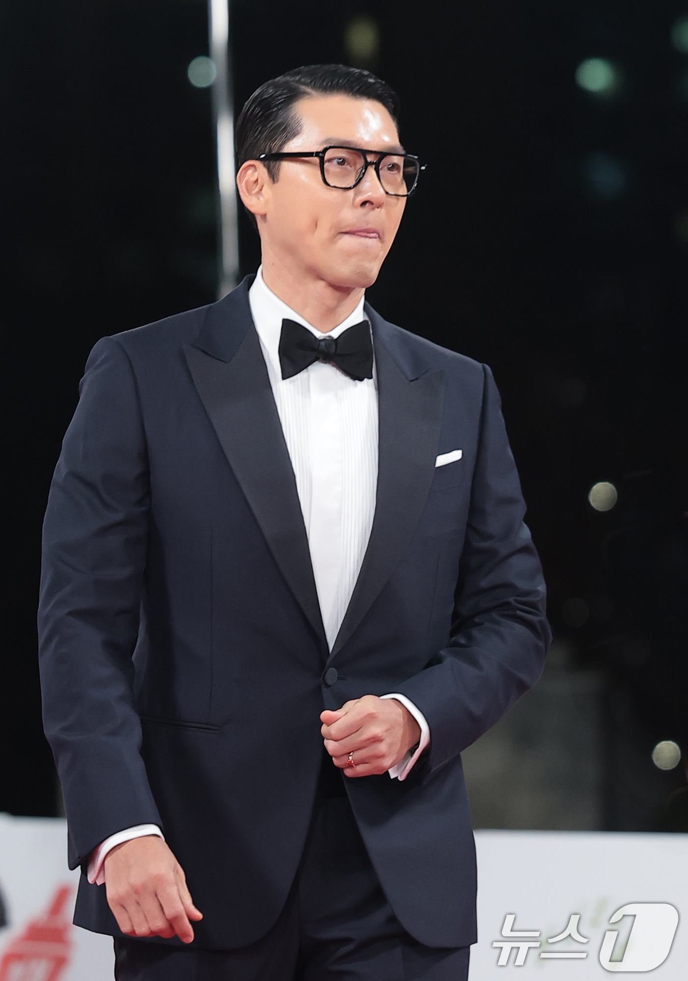 (서울=뉴스1) 권현진 기자 = 배우 현빈이 19일 오후 서울 영등포구 KBS홀에서 열린 제46회 청룡영화상 시상식에 참석해 레드카펫을 밟고 있다. 2025.11.19/뉴스1