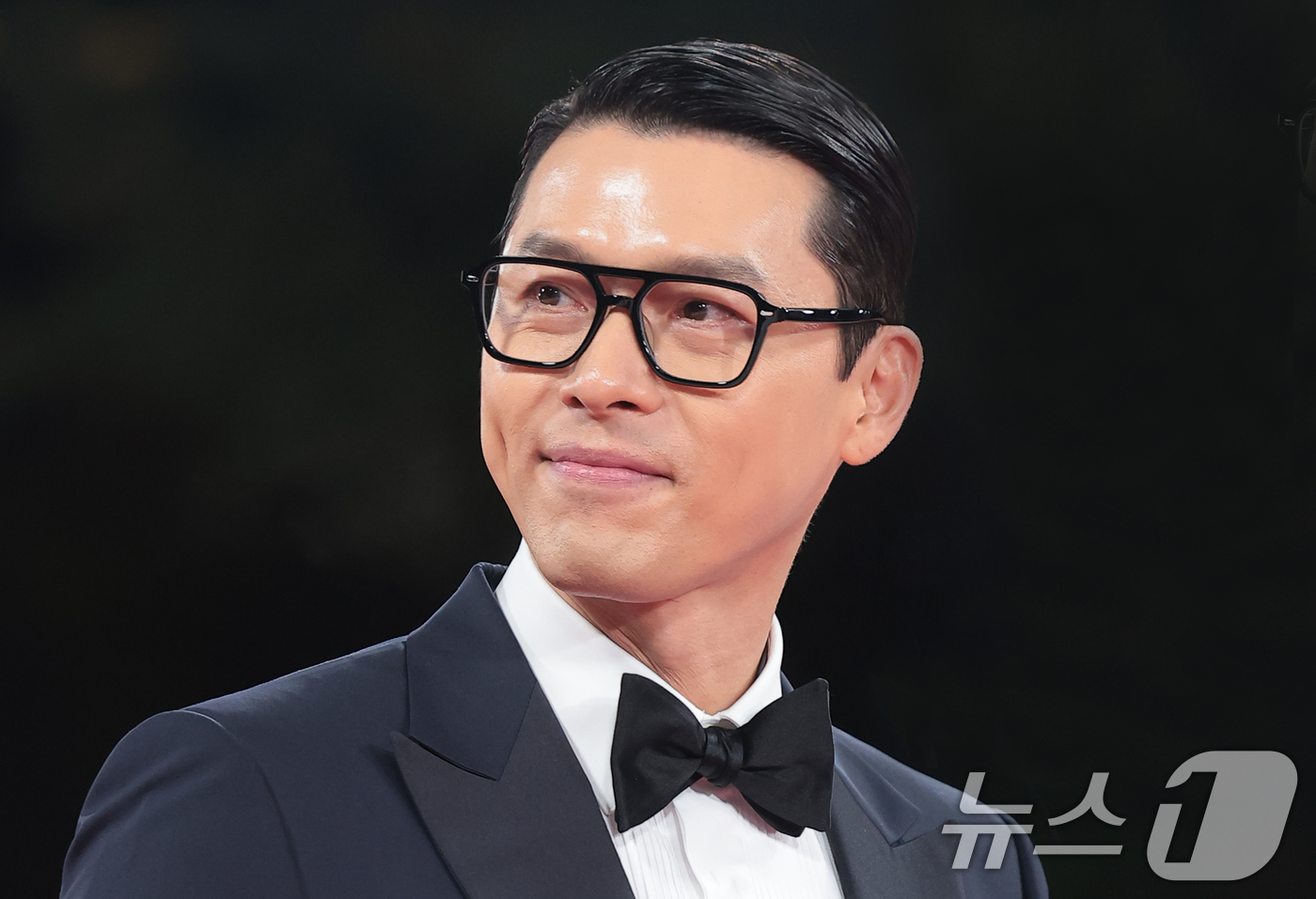 (서울=뉴스1) 권현진 기자 = 배우 현빈이 19일 오후 서울 영등포구 KBS홀에서 열린 제46회 청룡영화상 시상식에 참석해 레드카펫을 밟고 있다. 2025.11.19/뉴스1