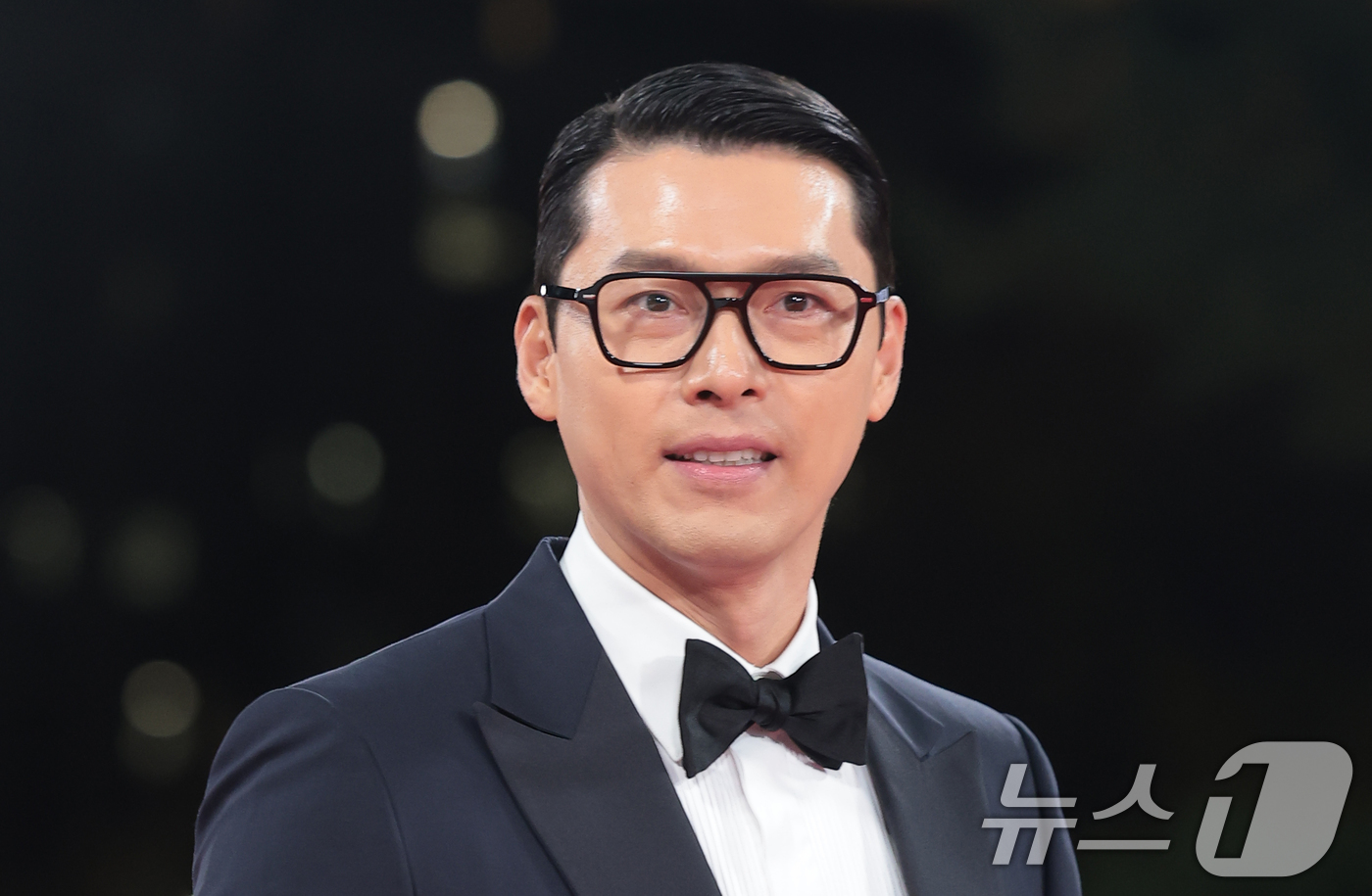 (서울=뉴스1) 권현진 기자 = 배우 현빈이 19일 오후 서울 영등포구 KBS홀에서 열린 제46회 청룡영화상 시상식에 참석해 레드카펫을 밟고 있다. 2025.11.19/뉴스1