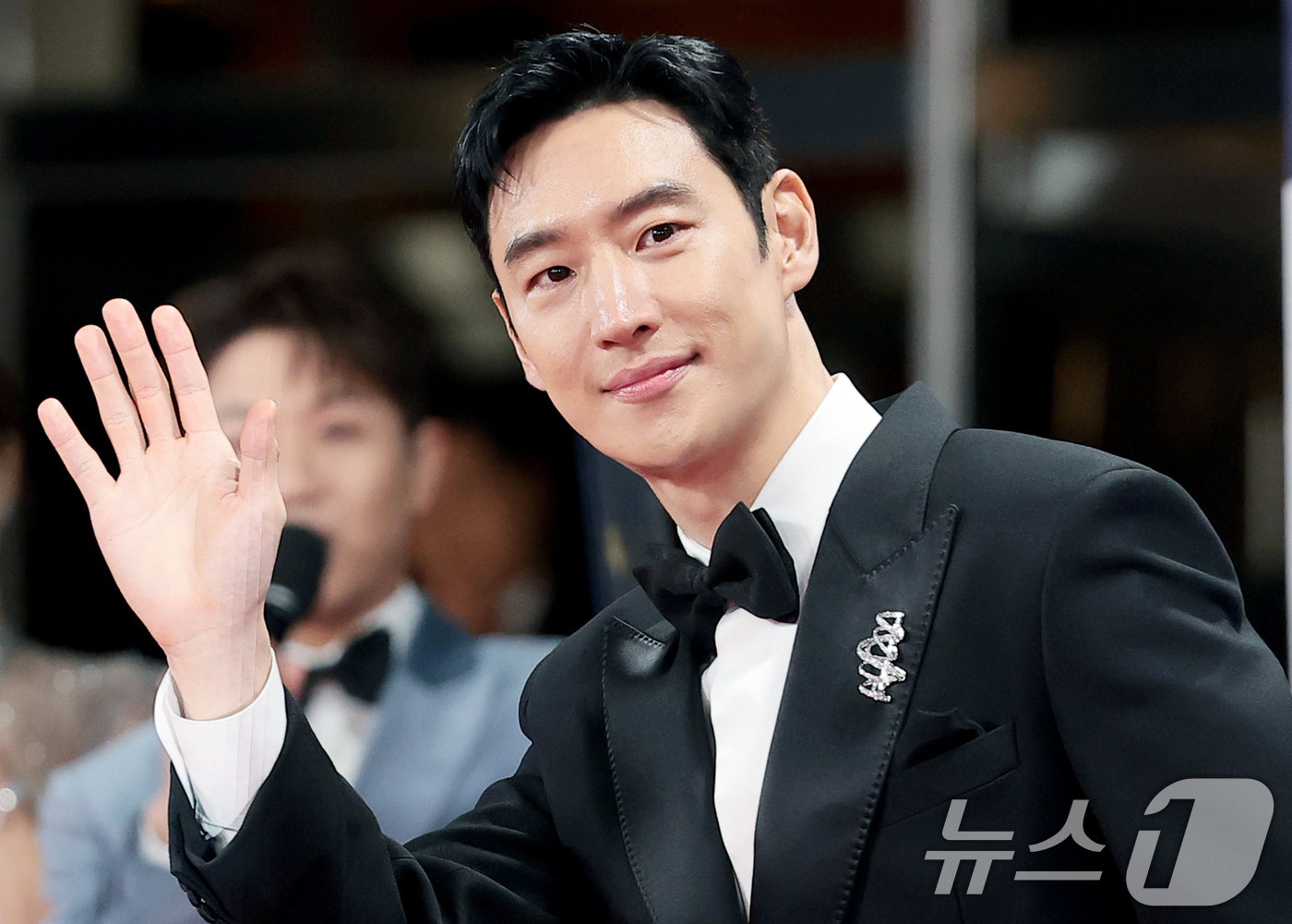 (서울=뉴스1) 권현진 기자 = 배우 이제훈이 19일 오후 서울 영등포구 KBS홀에서 열린 제46회 청룡영화상 시상식 레드카펫 행사에 참석해 포즈를 취하고 있다. 2025.11.1 …