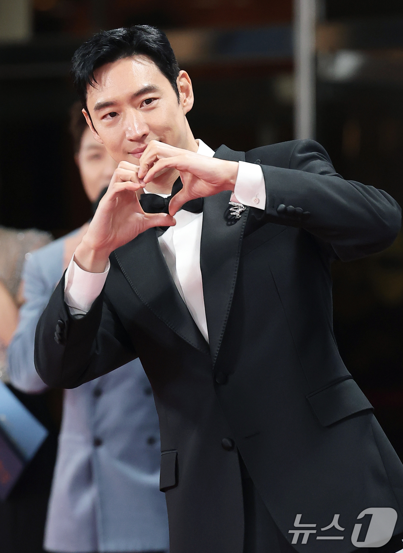 (서울=뉴스1) 권현진 기자 = 배우 이제훈이 19일 오후 서울 영등포구 KBS홀에서 열린 제46회 청룡영화상 시상식 레드카펫 행사에 참석해 포즈를 취하고 있다. 2025.11.1 …