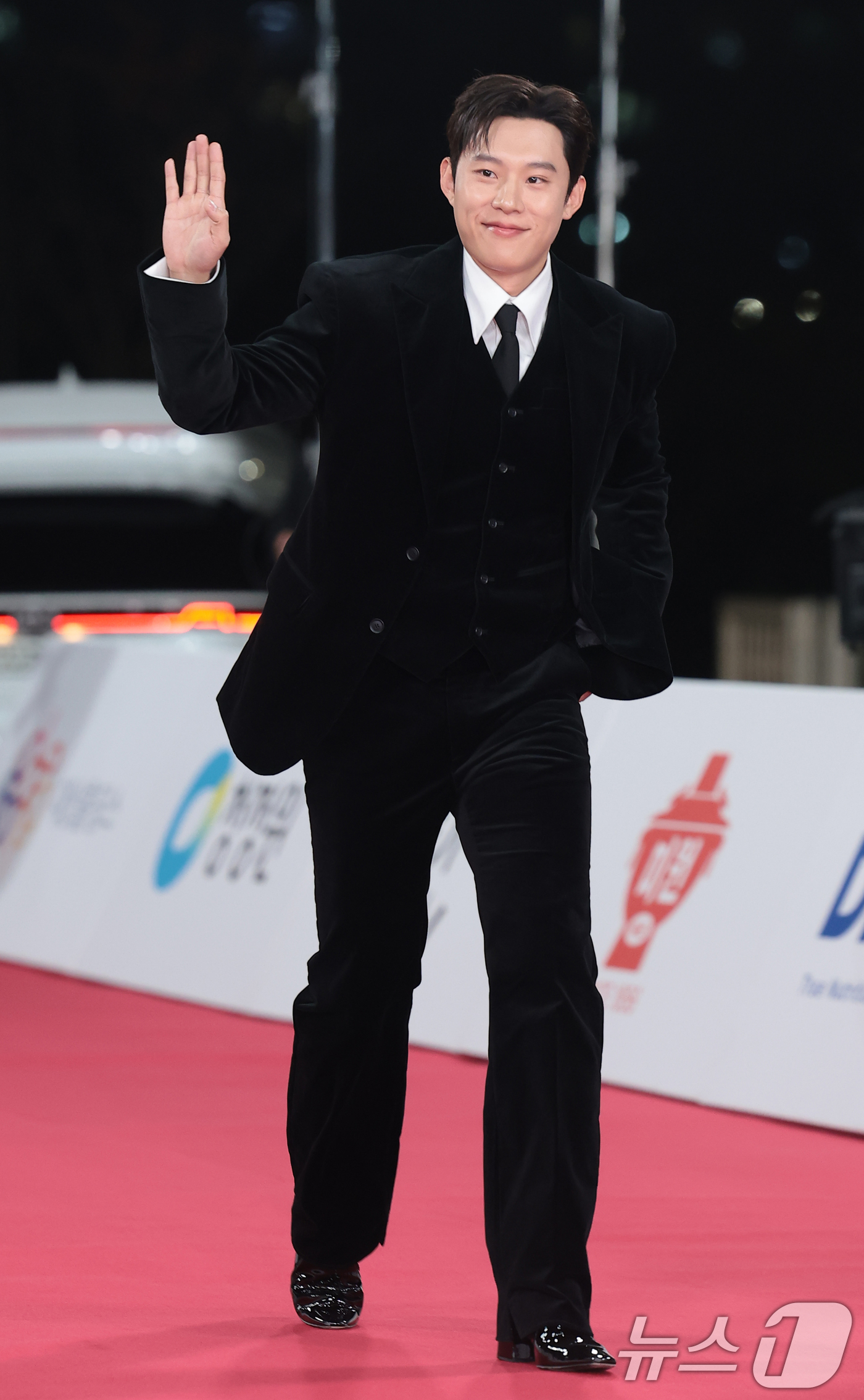 (서울=뉴스1) 권현진 기자 = 배우 김성철이 19일 오후 서울 영등포구 KBS홀에서 열린 제46회 청룡영화상 시상식에 참석해 레드카펫을 밟고 있다. 2025.11.19/뉴스1