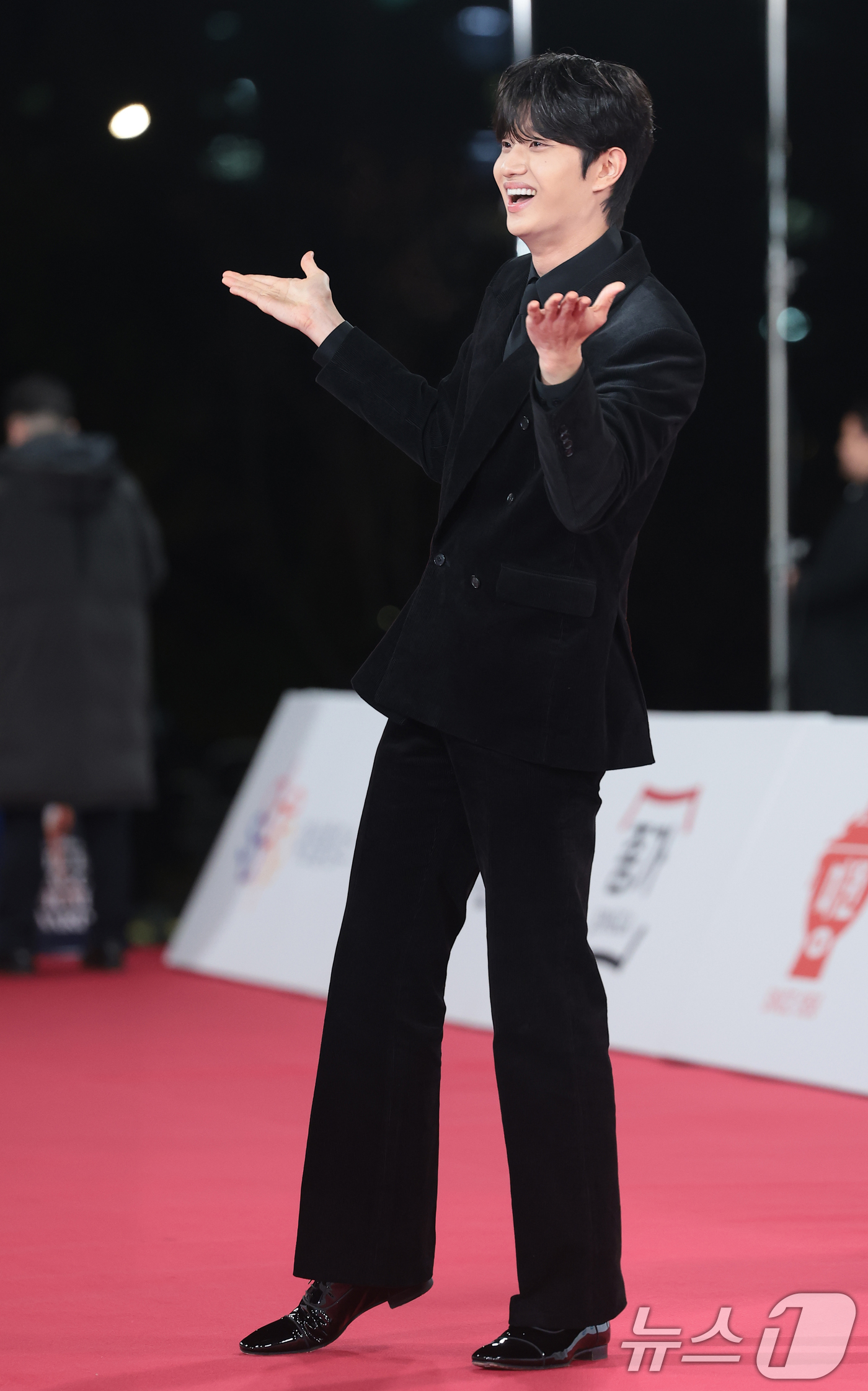 (서울=뉴스1) 권현진 기자 = 배우 김재원이 19일 오후 서울 영등포구 KBS홀에서 열린 제46회 청룡영화상 시상식에 참석해 레드카펫을 밟고 있다. 2025.11.19/뉴스1