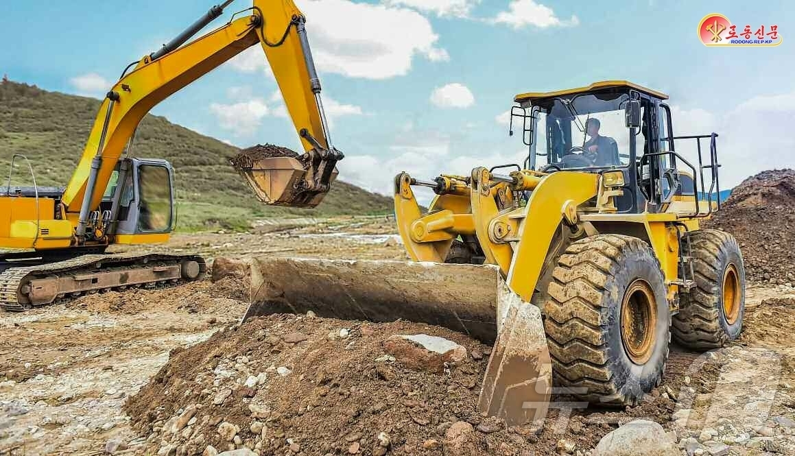 (평양 노동신문=뉴스1) = 노동당 기관지 노동신문은 2일 "온성군에서 국토관리사업에 힘을 집중해 성과를 거두고 있다"라고 보도했다. [국내에서만 사용가능. 재배포 금지. DB 금 …