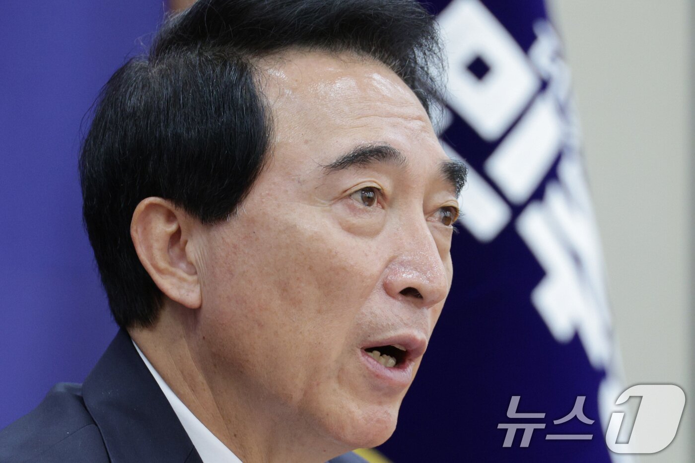 본문 이미지 - 박수현 더불어민주당 수석대변인이 2일 서울 여의도 국회에서 국정감사 및 현안 관련 기자간담회를 하고 있다. 2025.11.2/뉴스1 ⓒ News1 신웅수 기자