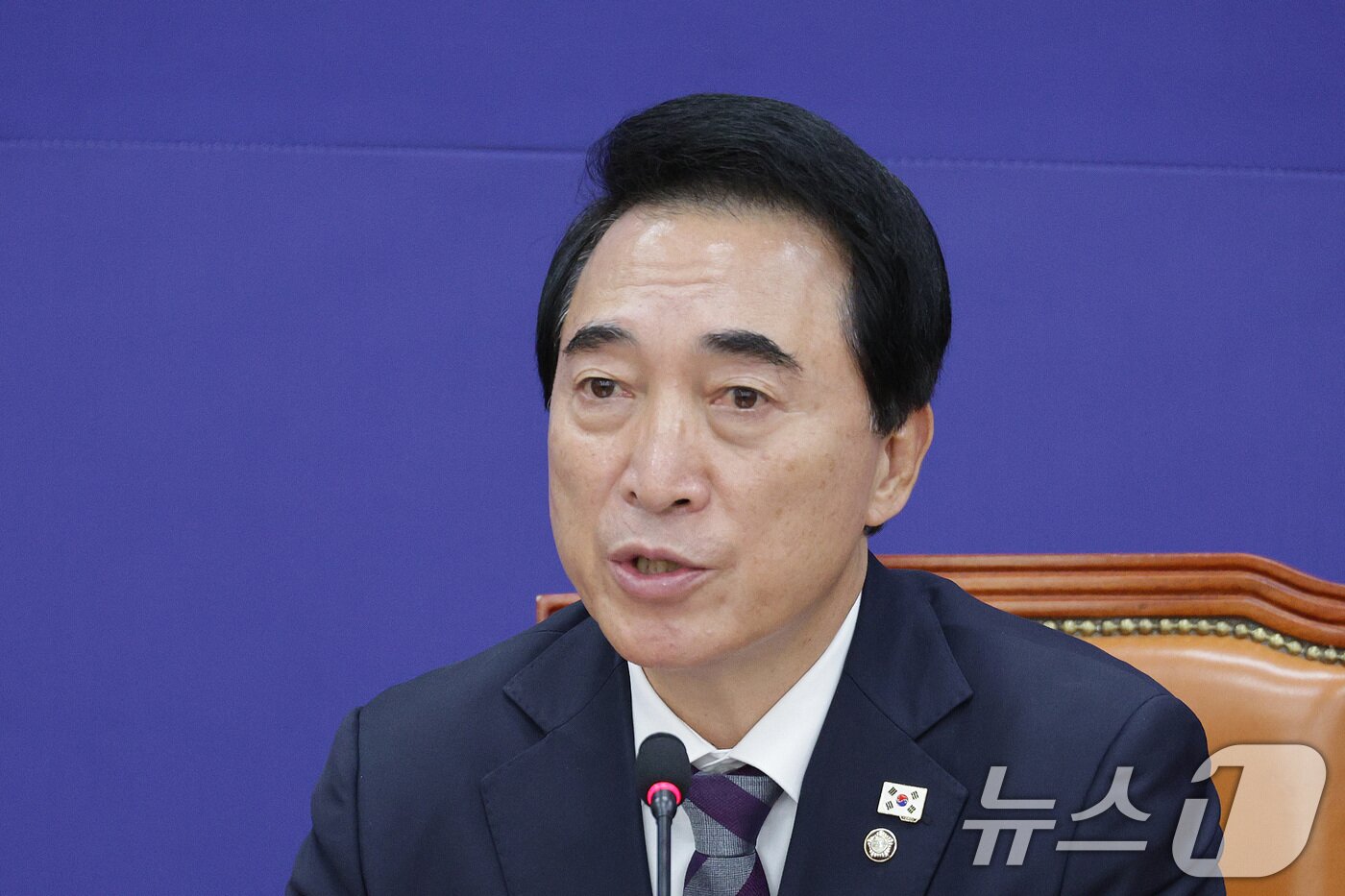 본문 이미지 - 박수현 더불어민주당 수석대변인이 지난 2일 서울 여의도 국회에서 국정감사 및 현안 관련 기자간담회를 하고 있다. 2025.11.2/뉴스1 ⓒ News1 신웅수 기자