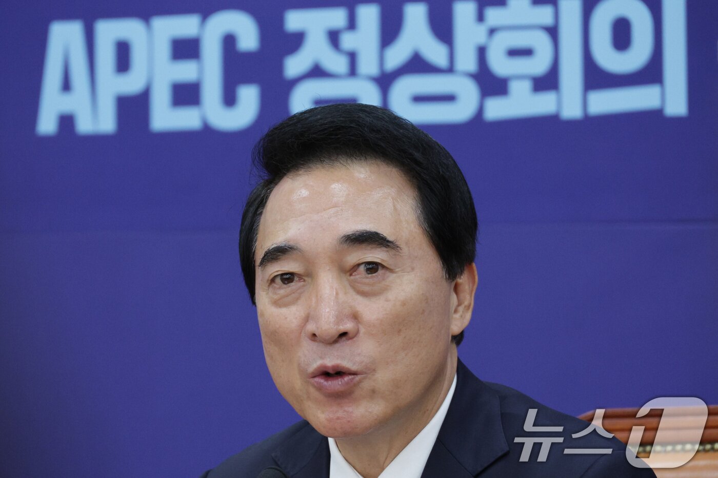 본문 이미지 - 박수현 더불어민주당 수석대변인이 지난 2일 서울 여의도 국회에서 국정감사 및 현안 관련 기자간담회를 하고 있다. 2025.11.2/뉴스1 ⓒ News1 신웅수 기자