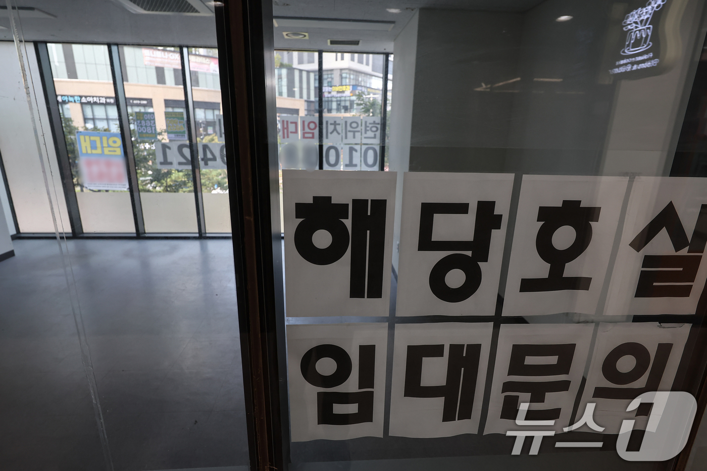 (서울=뉴스1) 김도우 기자 = 최근 전국 아파트 단지 내 상가가 소비 패턴 변화로 인해 공실률이 늘어나고 있다.2일 한국부동산원에 따르면, 올해 3분기(7~9월) 전국 집합상가( …