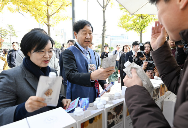 중기부 장·차관, 동행축제 현장서 '민생 행보'…"소상공인 판로 확대 총력"
