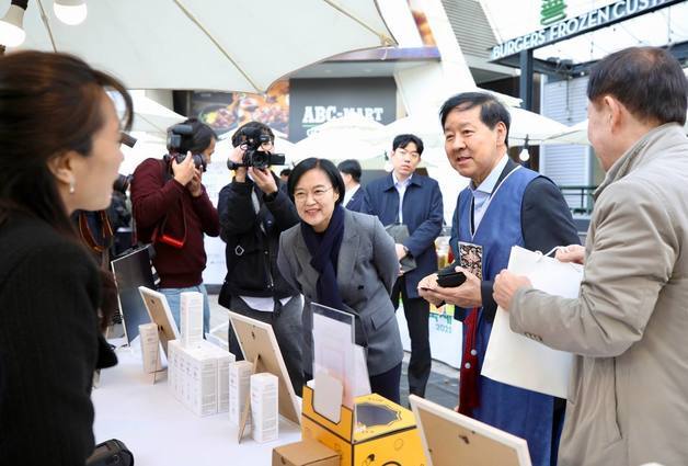 "K브랜드 대박세일" 구윤철·한성숙 그랜드페스티벌 행사장 방문