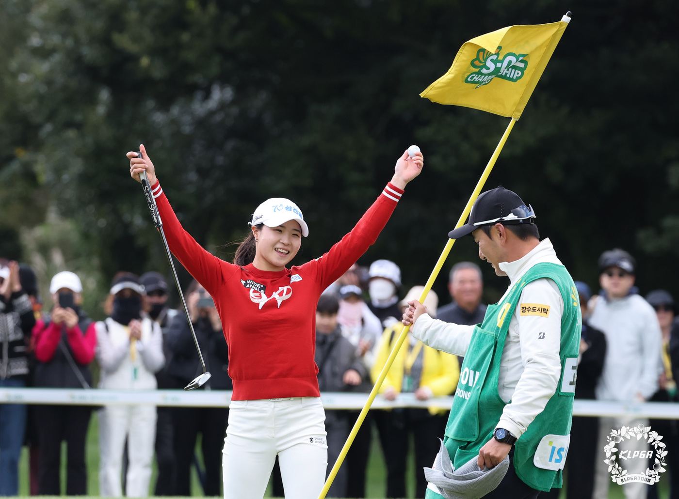 (서울=뉴스1) = 고지원이 2일 제주 엘리시안 제주 컨트리클럽에서 열린 한국여자프로골프(KLPGA) 투어 '에쓰오일 챔피언십 2025'에서 우승을 확정짓고 기뻐하고 있다. (KL …