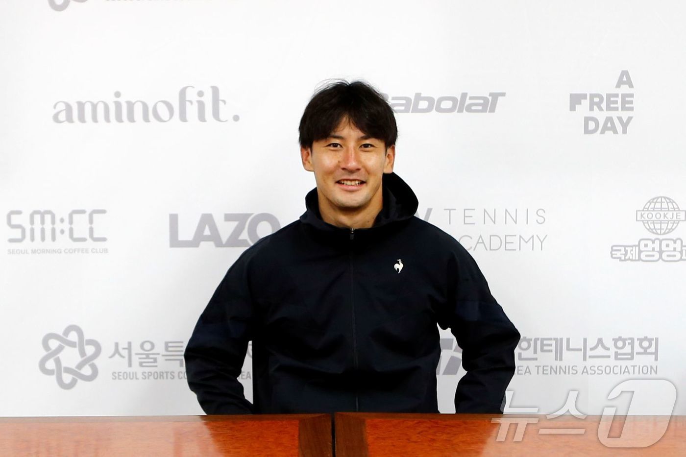 (서울=뉴스1) = 쇼 시마부쿠로 선수가 2일 오후 서울 송파구 올림픽공원 테니스경기장 미디어센터에서 2025 유진투자증권 서울오픈 국제 남자 챌린저 테니스대회 단식 결승 경기 종 …