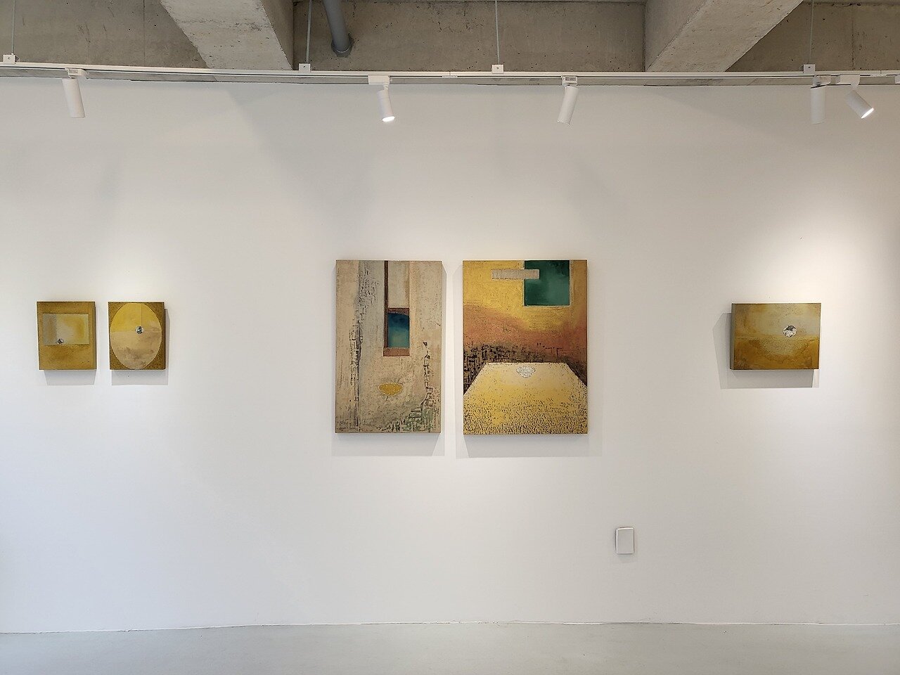 본문 이미지 - 손수경 '사일런스'전 전시 전경 (하랑갤러리 제공)