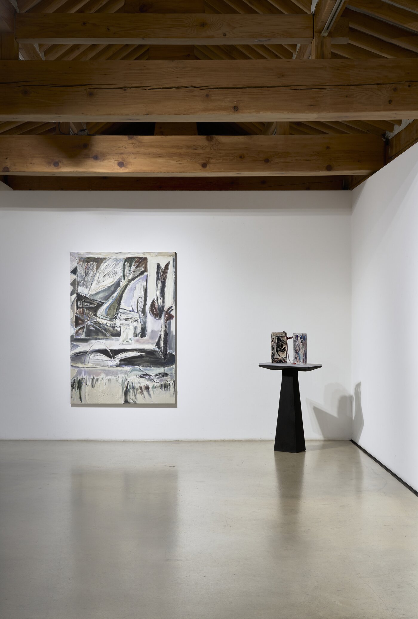 본문 이미지 - 유리 '투명한 고리'전 전시 전경 (학고재 제공)