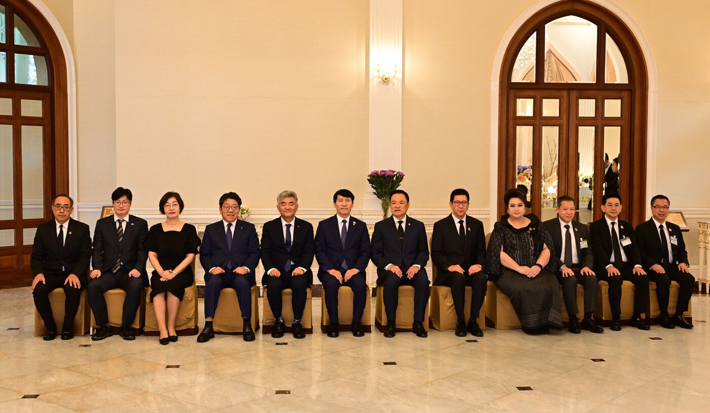 본문 이미지 - 태국총리예방 후 단체사진. 왼쪽에서 다섯번째 대우건설 정원주 회장&#40;대우건설 제공&#41;.뉴스1 ⓒ News1