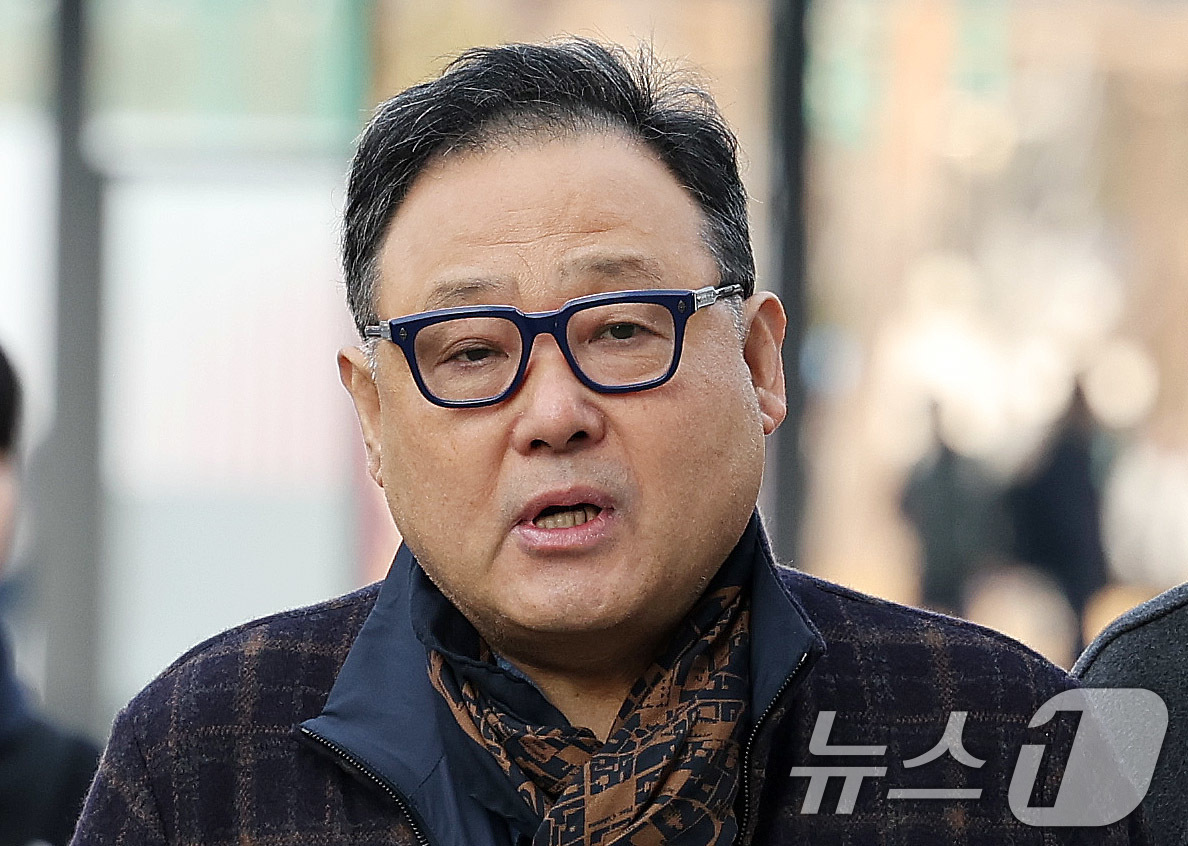 (서울=뉴스1) 박지혜 기자 = 서성빈 드론돔 대표가 20일 서울 광화문 KT 빌딩에 마련된 김건희특검 사무실로 출석하고 있다.특검팀은 윤석열 정부 시절 대통령실의 ‘로봇개’ 납품 …