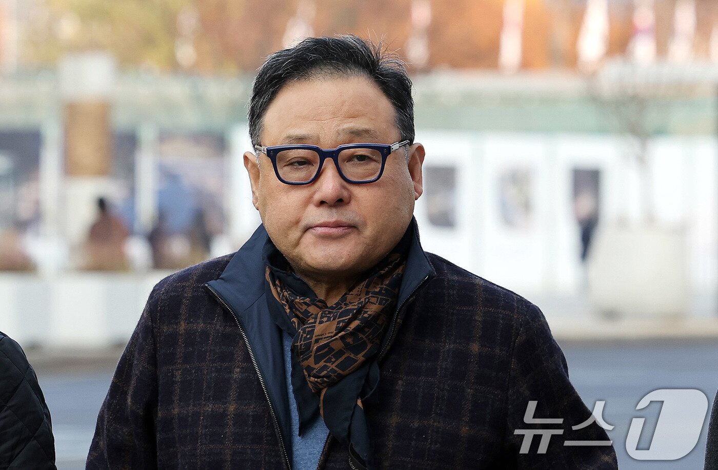 본문 이미지 - 서성빈 드론돔 대표가 20일 서울 광화문 KT 빌딩에 마련된 김건희특검 사무실로 출석하고 있다. 2025.11.20/뉴스1 ⓒ News1 박지혜 기자