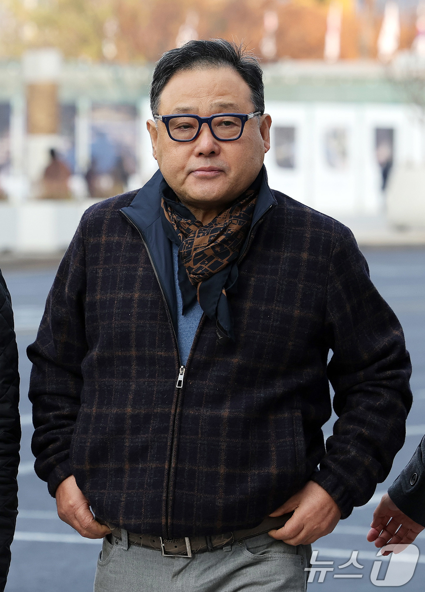 (서울=뉴스1) 박지혜 기자 = 서성빈 드론돔 대표가 20일 서울 광화문 KT 빌딩에 마련된 김건희특검 사무실로 출석하고 있다.특검팀은 윤석열 정부 시절 대통령실의 ‘로봇개’ 납품 …