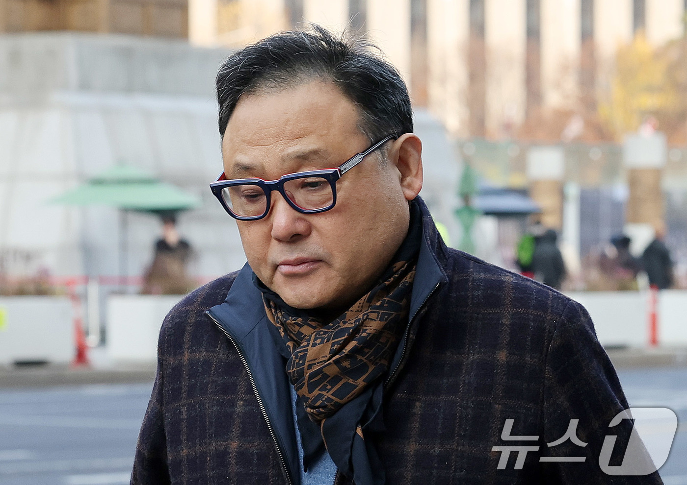 (서울=뉴스1) 박지혜 기자 = 서성빈 드론돔 대표가 20일 서울 광화문 KT 빌딩에 마련된 김건희특검 사무실로 출석하고 있다.특검팀은 윤석열 정부 시절 대통령실의 ‘로봇개’ 납품 …