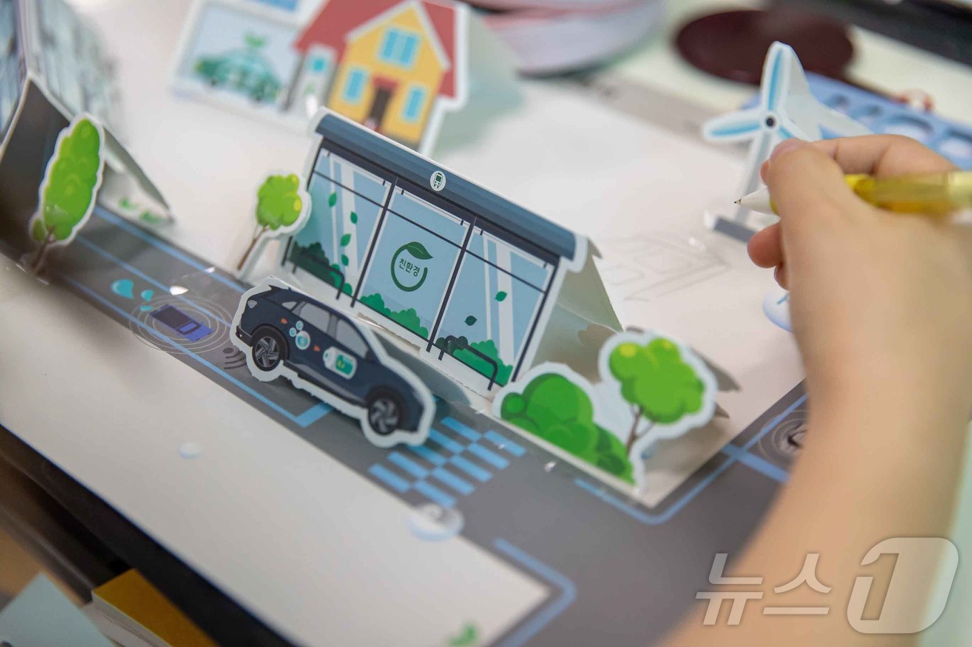 (서울=뉴스1) = 현대자동차가 2026년 1학기 '미래모빌리티학교' 참가 학교를 모집하고 미래 모빌리티 산업 인재 육성에 나선다고 20일 밝혔다. 사진은 수업 교구재 '스마트시티 …