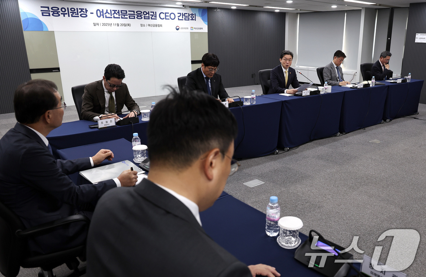 (서울=뉴스1) 구윤성 기자 = 이억원 금융위원장이 20일 오전 서울 중구 여신금융협회에서 열린 여신전문금융업권 CEO 간담회에서 모두발언을 하고 있다. 2025.11.20/뉴스1 …