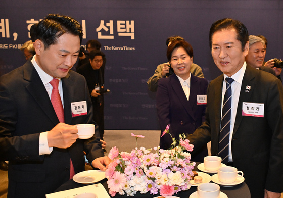 [기자의눈] 불편한 질문을 거부할 때 정치가 잃는 것들