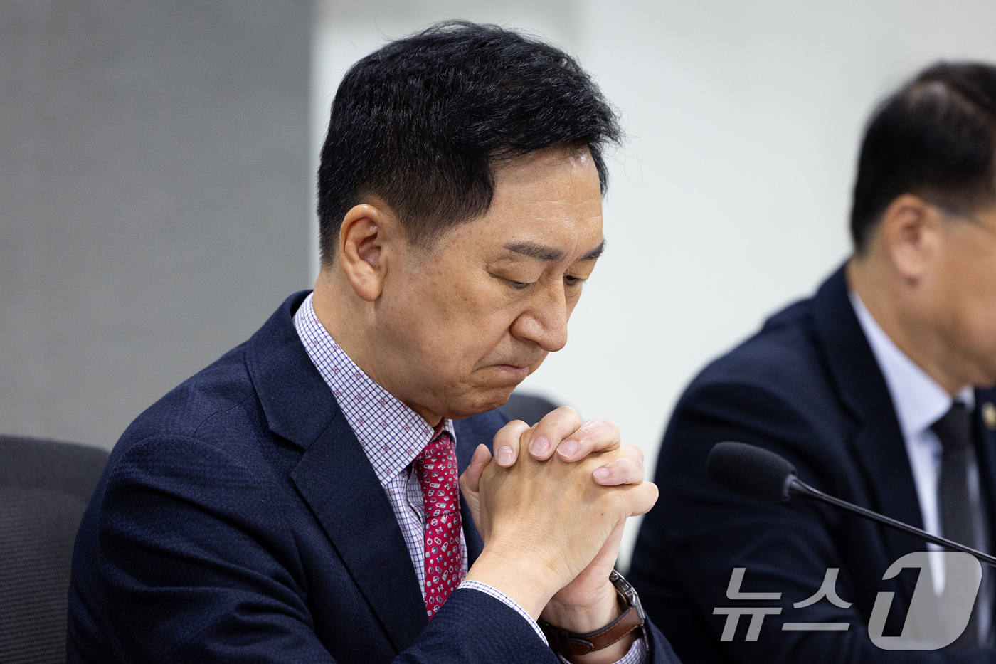 (서울=뉴스1) 유승관 기자 = 김기현 국민의힘 의원이 20일 서울 여의도 국회 의원회관에서 열린 울산국제정원박람회법안 입법 공청회에 자리하고 있다. 2025.11.20/뉴스1