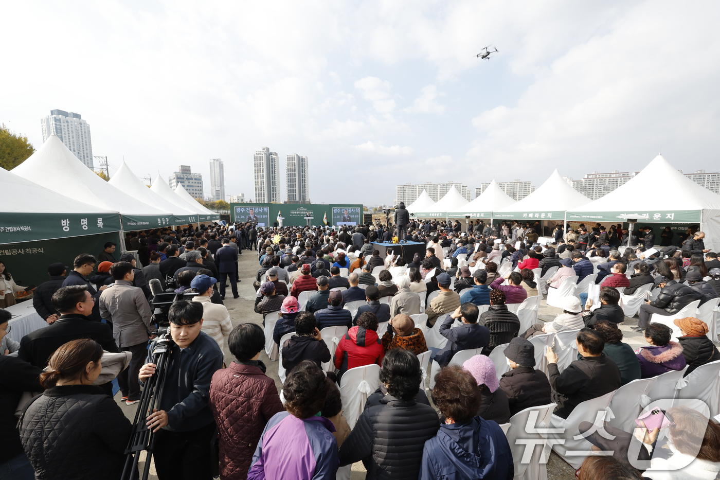 (광주=뉴스1) 김태성 기자 = 20일 광주 북구 임동 '옛 전방·일신방직 부지'에서 복합쇼핑몰 '더현대 광주' 착공식이 강기정 광주시장, 정지영 현대백화점 사장, 문인 북구청장, …