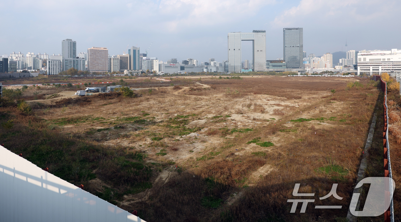(서울=뉴스1) 김명섭 기자 = 서울 용산구(구청장 박희영)는 오는 20일 '용산국제업무지구 도시개발사업' 실시계획인가·고시를 할 예정이라고 19일 밝혔다.실시계획인가는 실제 공사 …