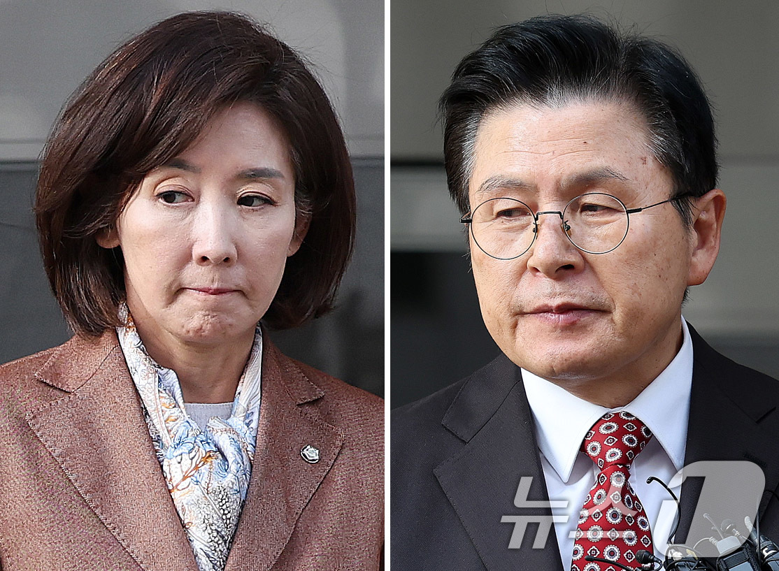 (서울=뉴스1) 박지혜 기자 = 나경원 국민의힘 의원(왼쪽)과 황교안 전 국무총리가 20일 서울 양천구 남부지법에서 열린 '자유한국당 패스트트랙(신속처리안건) 충돌 사건' 1심 선 …