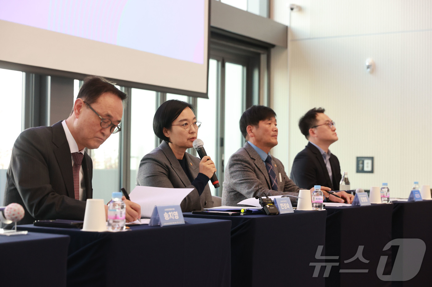 (서울=뉴스1) = 한성숙 중소벤처기업부 장관이 20일 서울 강남구 씨스퀘어에서 열린 '소상공인 성장 제1차 릴레이 간담회'에서 인사말을 하고 있다. (중소벤처기업부 제공. 재판매 …