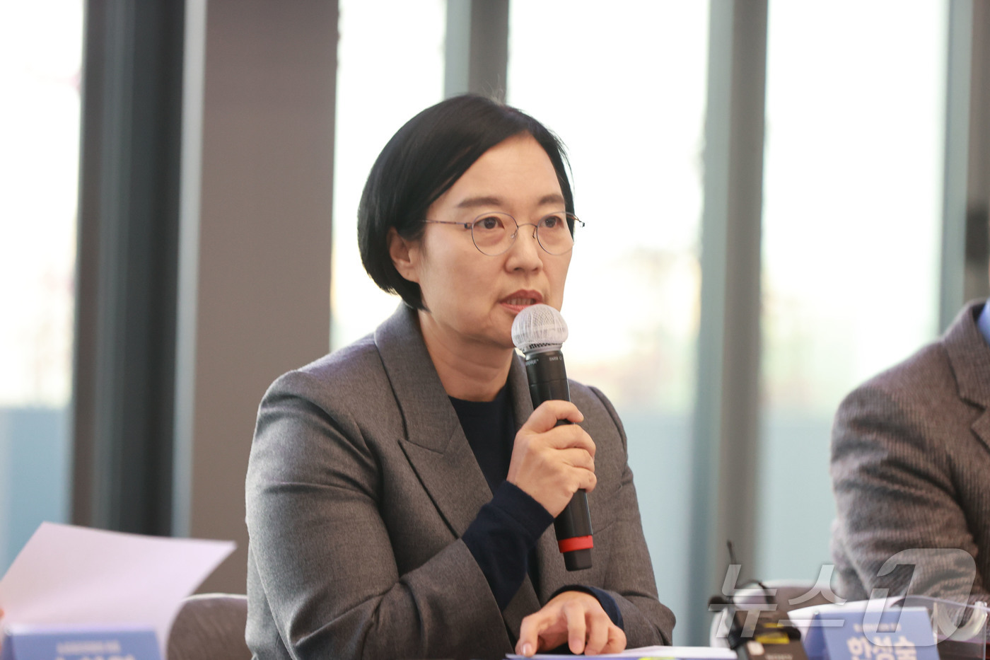 (서울=뉴스1) = 한성숙 중소벤처기업부 장관이 20일 서울 강남구 씨스퀘어에서 열린 '소상공인 성장 제1차 릴레이 간담회'에서 인사말을 하고 있다. (중소벤처기업부 제공. 재판매 …