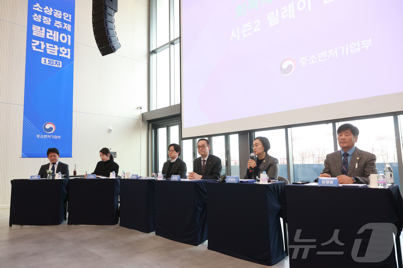 (서울=뉴스1) = 한성숙 중소벤처기업부 장관이 20일 서울 강남구 씨스퀘어에서 열린 '소상공인 성장 제1차 릴레이 간담회'에서 인사말을 하고 있다. (중소벤처기업부 제공. 재판매 …