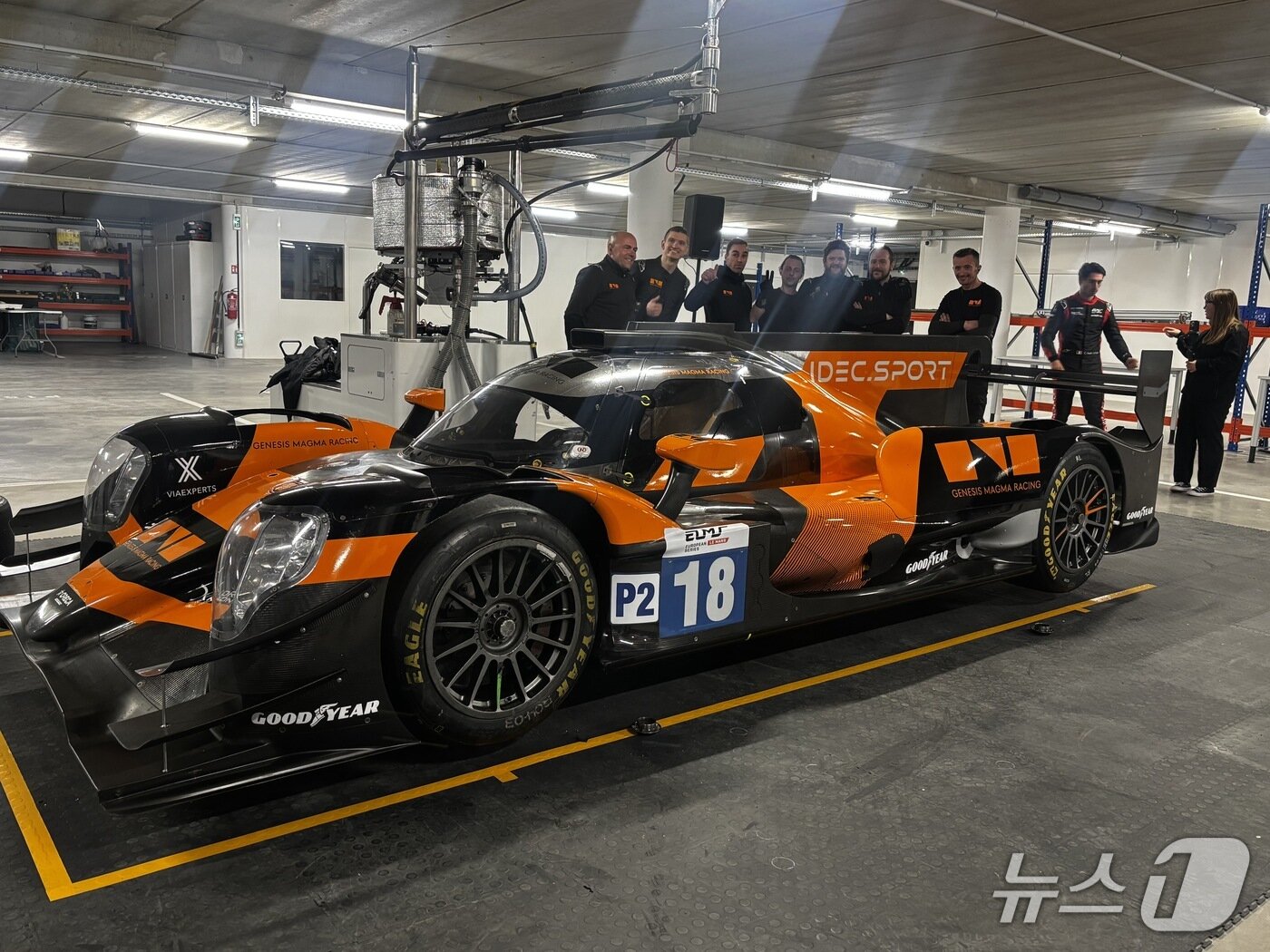 본문 이미지 -  피트스톱 시연 중인 제네시스의 하이퍼카 &#39;GMR-001&#39;.&#40;제네시스 제공&#41;