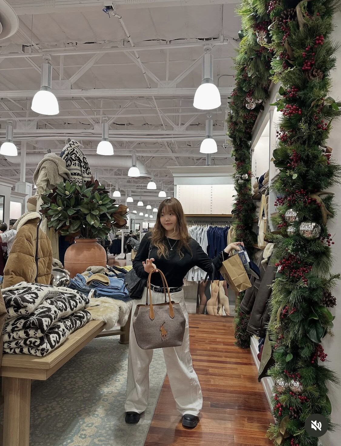 본문 이미지 - 이수현 인스타그램