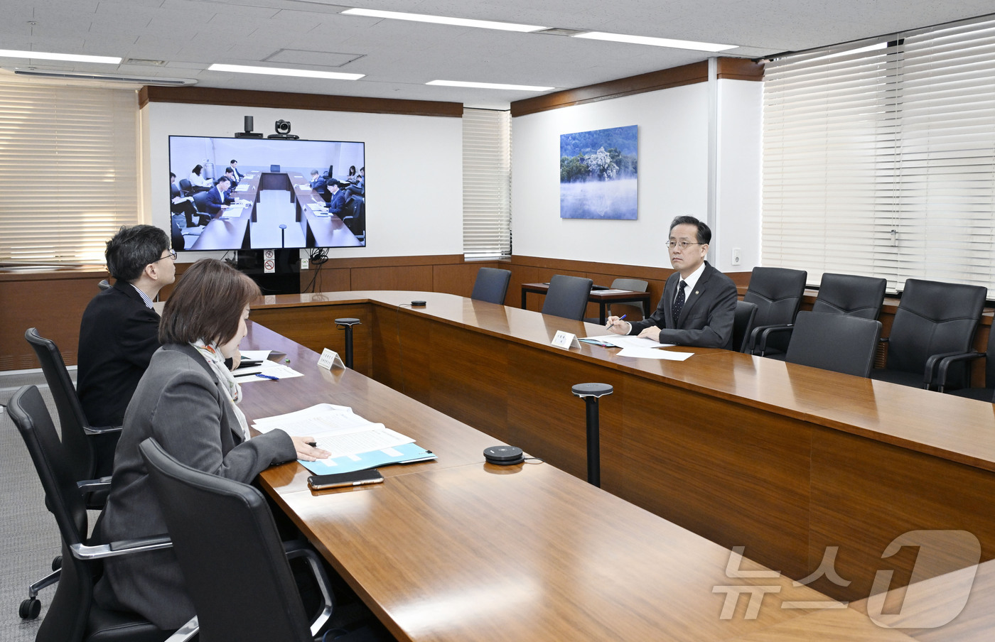 (서울=뉴스1) = 이형일 기획재정부 차관이 21일 오전 서울 종로구 정부서울청사에서 열린 '제61차 물가관계차관회의'에 참석해, 회의를 주재하고 있다. (기획재정부 제공. 재판매 …