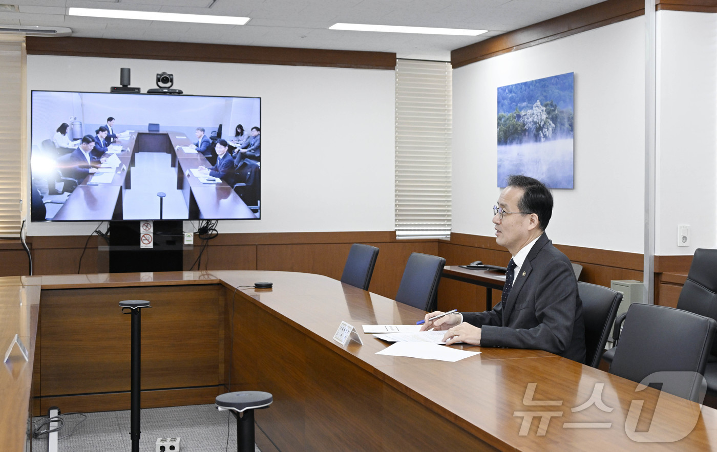 (서울=뉴스1) = 이형일 기획재정부 차관이 21일 오전 서울 종로구 정부서울청사에서 열린 '제61차 물가관계차관회의'에 참석해, 모두발언을 하고 있다. (기획재정부 제공. 재판매 …