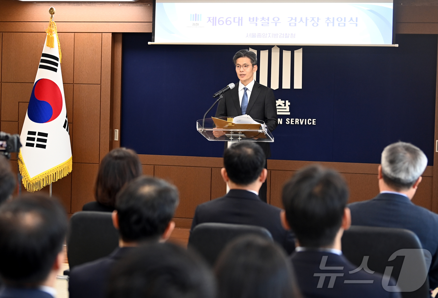 (서울=뉴스1) 박정호 기자 = 박철우 신임 서울중앙지검장이 21일 오전 서울 서초구 서울중앙지검에서 열린 취임식에서 취임사를 하고 있다.(공동취재) 2025.11.21/뉴스1