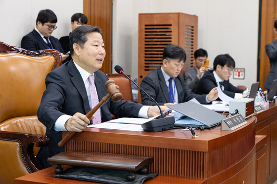 [속보] '주 52시간 예외' 빠진 반도체특별법, 산자위 통과