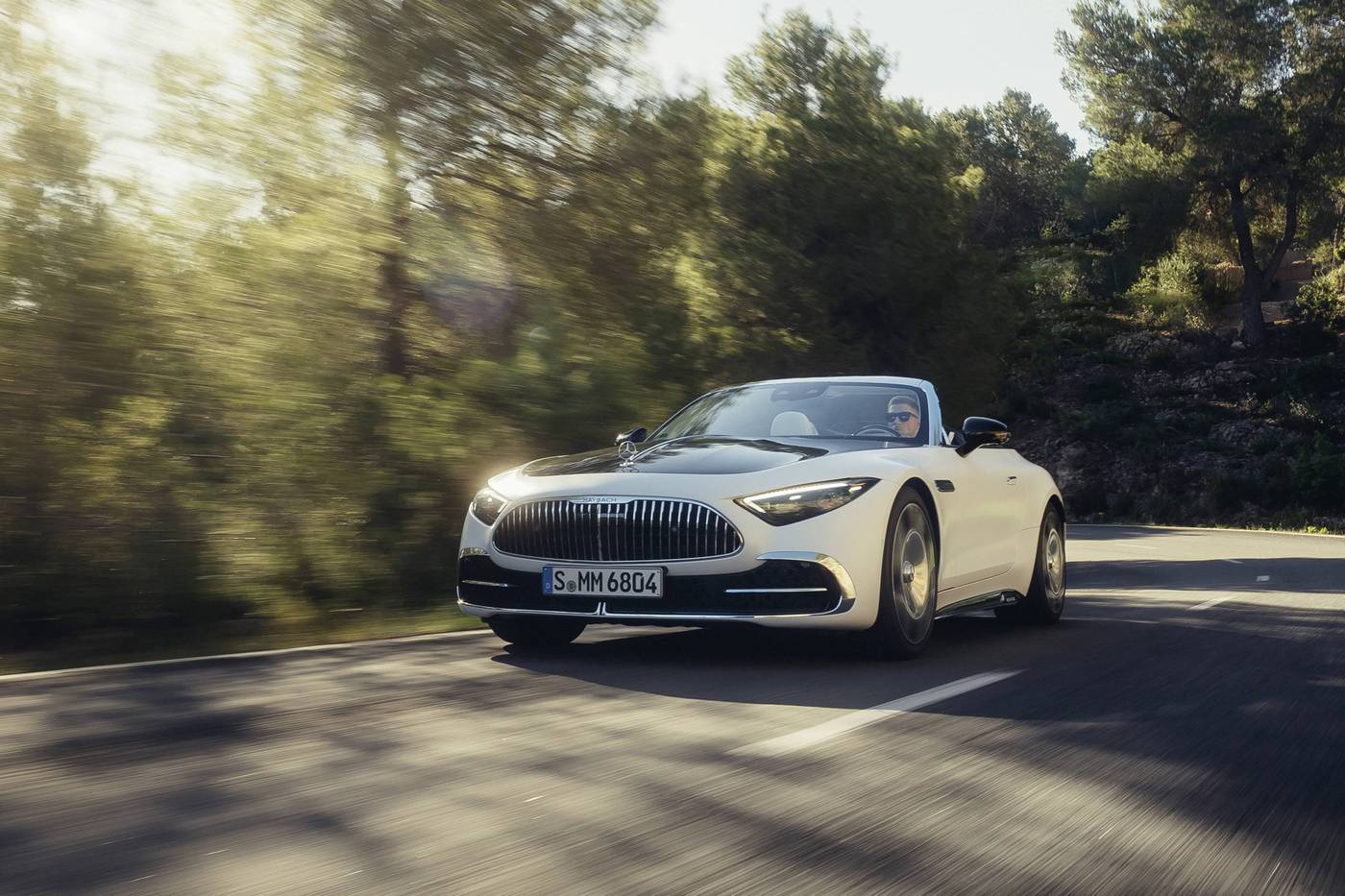 본문 이미지 - &#39;디 올-뉴 메르세데스-마이바흐 SL&#39;의 &#39;화이트 앰비언스&#39; 패키지 모습&#40;메르세데스-벤츠 코리아 제공&#41;. 2025.11.20.