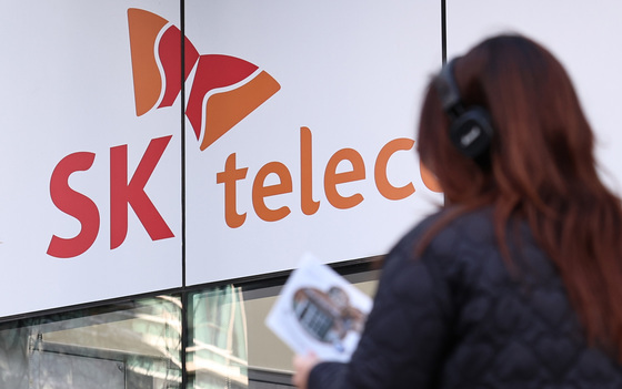 'SKT 유심 해킹' 9천명 손배소 시작…원고 중복·가입자 여부 공방