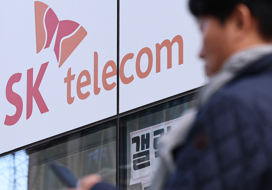 소비자위 "SKT, 해킹피해자에 10만원씩 보상"…2.3조 규모 전망