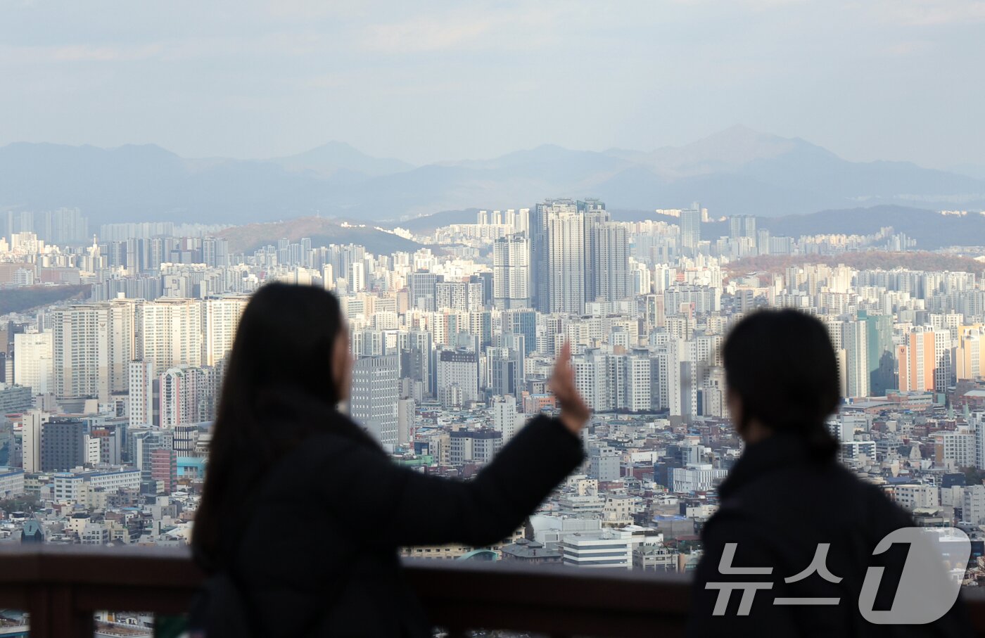 본문 이미지 - 21일 남산에서 바라본 서울시내 아파트 및 주택 단지. 2025.11.21/뉴스1 ⓒ News1 황기선 기자