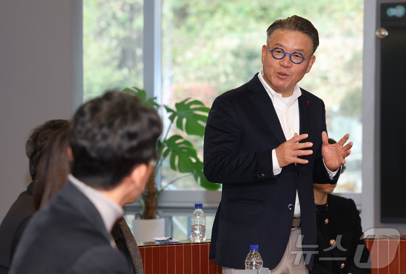 본문 이미지 - 송명석 알엑스바이오 대표가 21일 오후 경기도 성남시 분당구 판교스타트업캠퍼스에서 열린 반려동물 산업 육성 협의회 제18회 IR(기업설명회) 데이에서 인사말을 하고 있다. 2025.11.21/뉴스1 ⓒ News1 이광호 기자