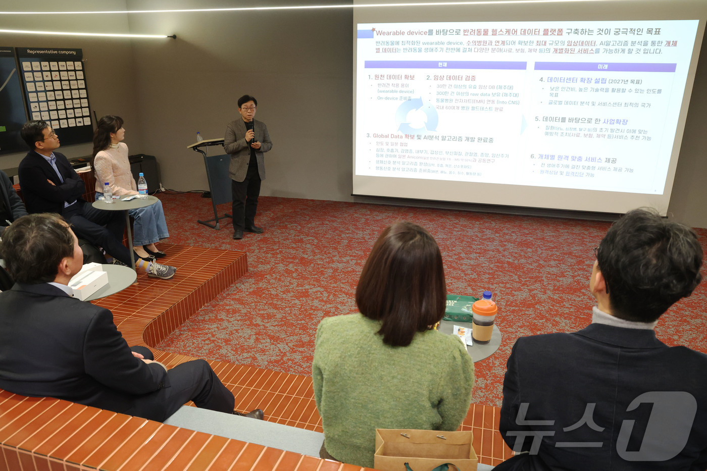 (성남=뉴스1) 이광호 기자 = 반려동물 헬스케어 웨어러블 솔루션 기업 케어식스의 김성훈 대표가 21일 오후 경기도 성남시 분당구 판교스타트업캠퍼스에서 열린 '반려동물 산업 육성 …
